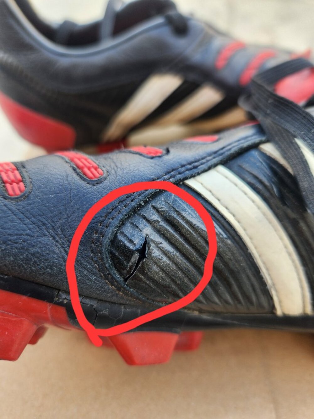 Vintage 2004 Adidas Predator Pulse SG Soccer Cleats Black Red Men's Size 10 1/2 - Picture 13 of 14